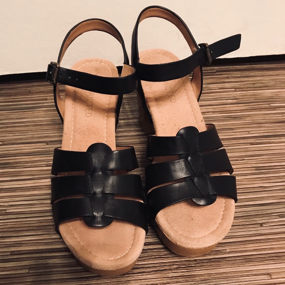 Restricted | open toe clogs - Picture 3 of 5